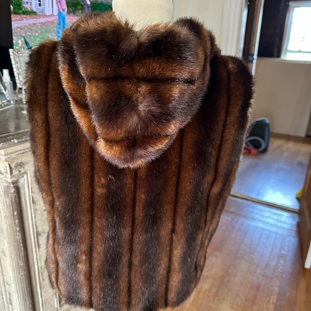 Ralph Lauren Brown Faux Fur Vest Timeless Elegance - Picture 7 of 8